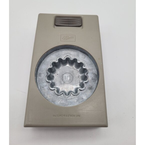 Stampin' Up 1 3/4" Scallop Circle Punch Scrapbooking Craft Hobby Cards Locking - Picture 5 of 7
